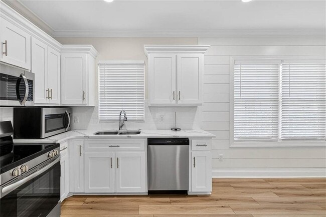 Building Photo - 204 Palm St