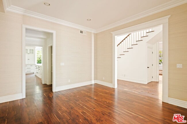 Building Photo - 765 N Almar Ave