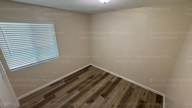 Building Photo - 709 Deseret Way