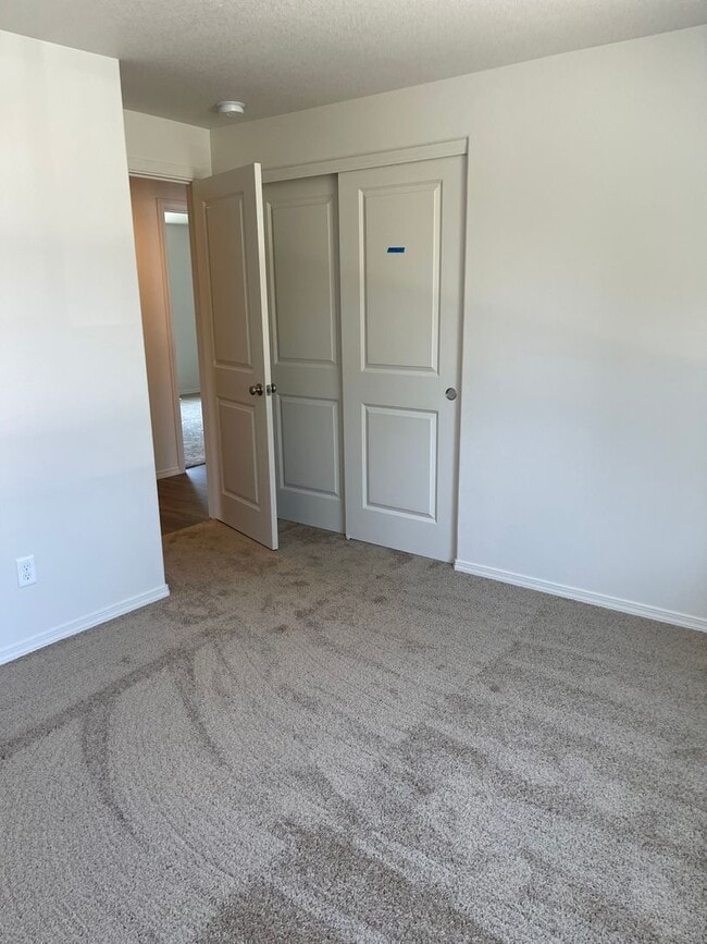 Building Photo - Newer 3 Bedroom, 2 Bathroom, 2 Car Garage,...