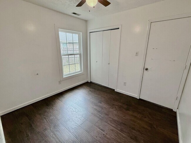 Building Photo - Rent now, buy later