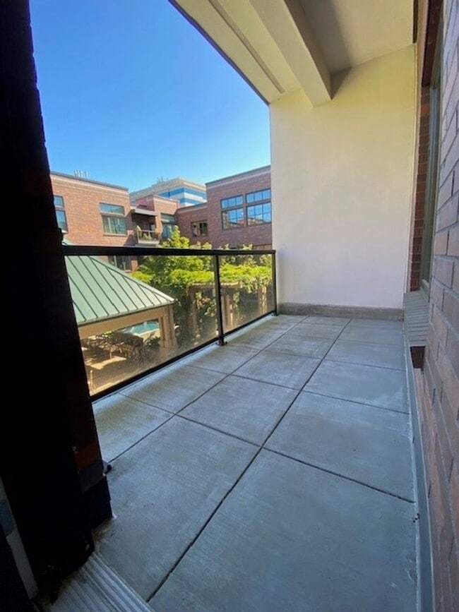 Building Photo - Charming 1 bdrm 1 bath Condo in Downtown Vancouver