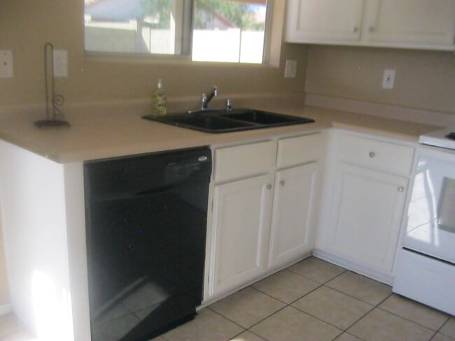 Building Photo - 7726 W Ocotillo Rd