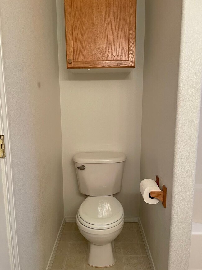 Building Photo - ***HALF MONTH RENT FREE***FANTASTIC 4 Bed 2.5 Bath Home in Salmon Creek! HUGE side yard and back ...