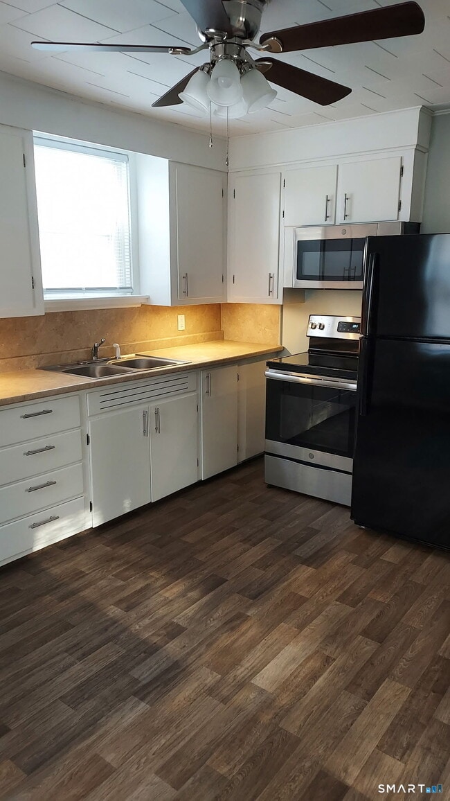 Building Photo - 6 Boys Ave