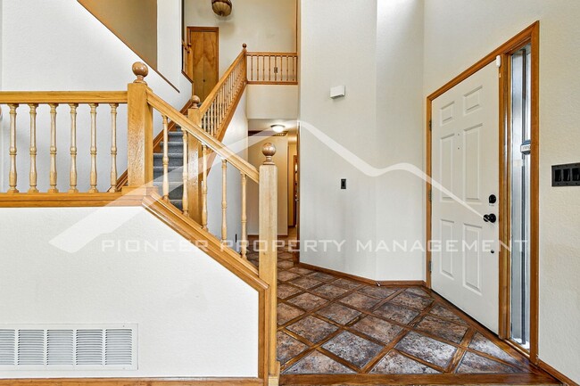 Building Photo - Stunning Home with Central AC and 2-Car Ga...