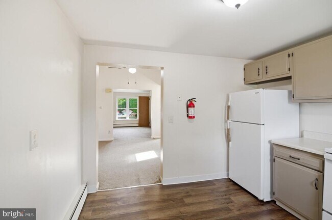 Building Photo - 1130 E Park Ave