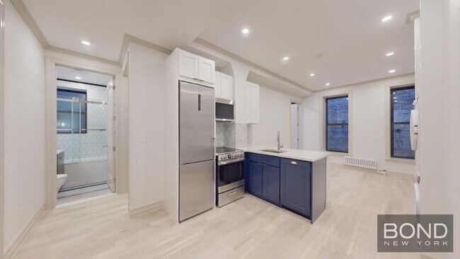 Building Photo - 250 W 91st St