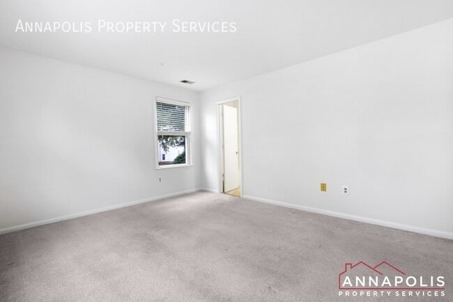 Building Photo - 10 Greystone Ct