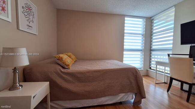 Building Photo - 2 br, 2 bath Condo - 6417 La Costa Dr Apt 205