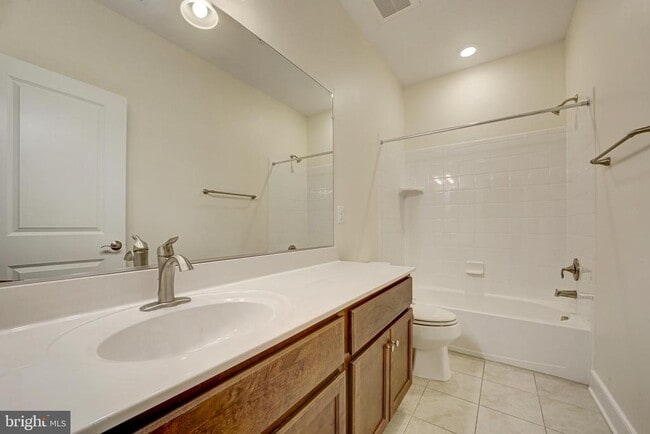 Building Photo - 620 McKenzie Ave