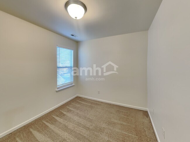 Building Photo - 4437 Esmeralda Dr