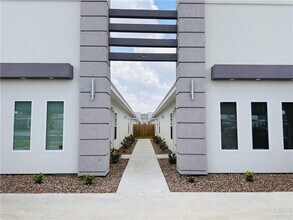 Building Photo - 11 West Dr