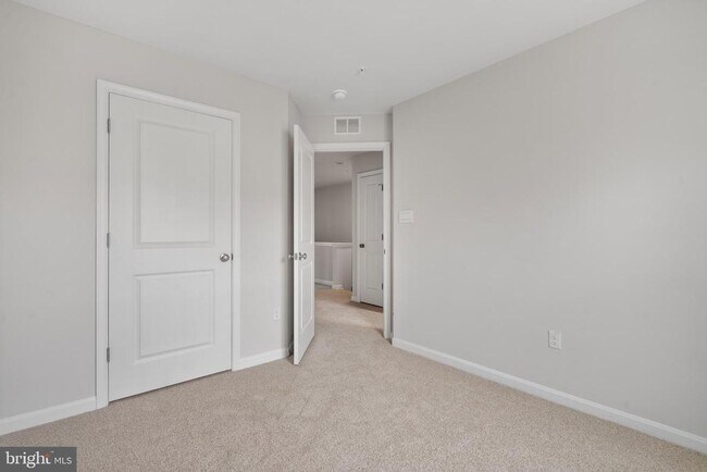 Building Photo - 8704 Tavern St