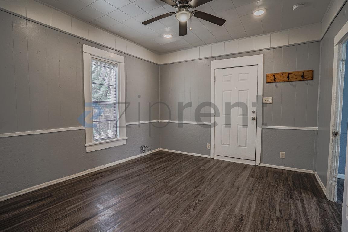 Building Photo - 1006 S Throckmorton St