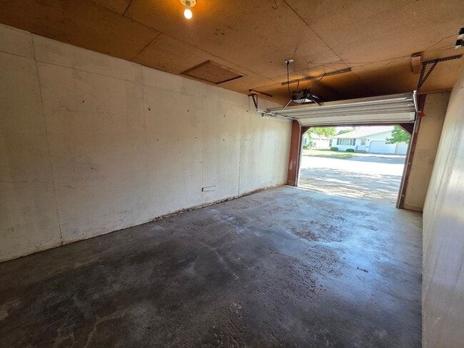 Building Photo - 1263-1265 Meadow Ln