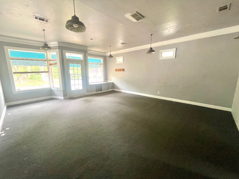 Building Photo - 400 N Van Buren St