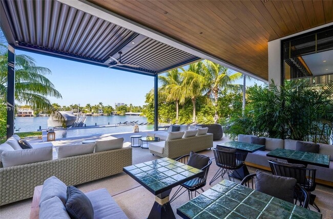 Building Photo - 200 W Rivo Alto Dr