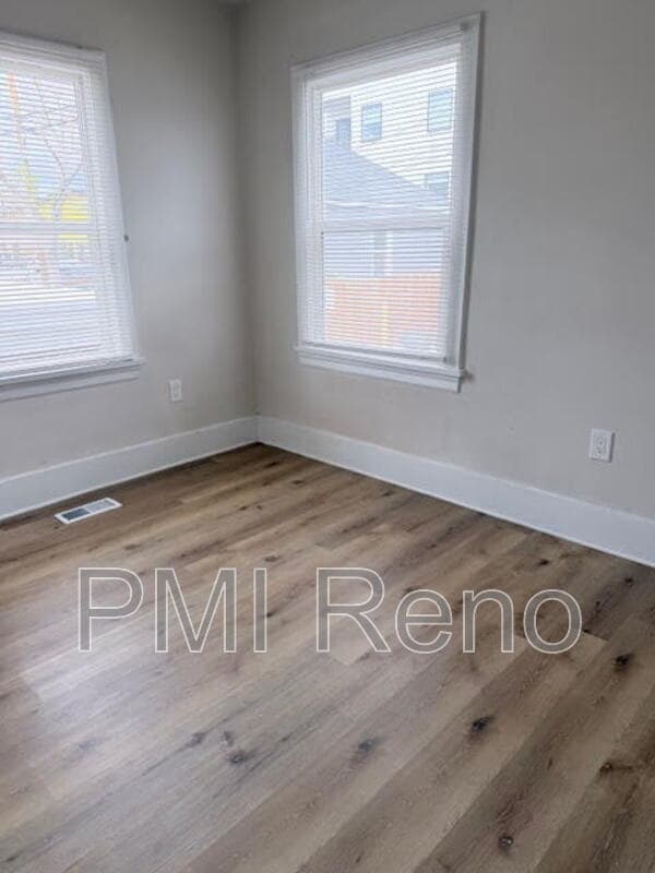 Building Photo - 613 E 2nd St