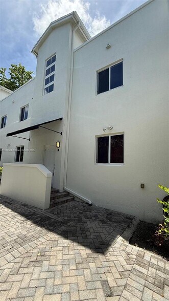 Building Photo - 5838 Devonshire Blvd