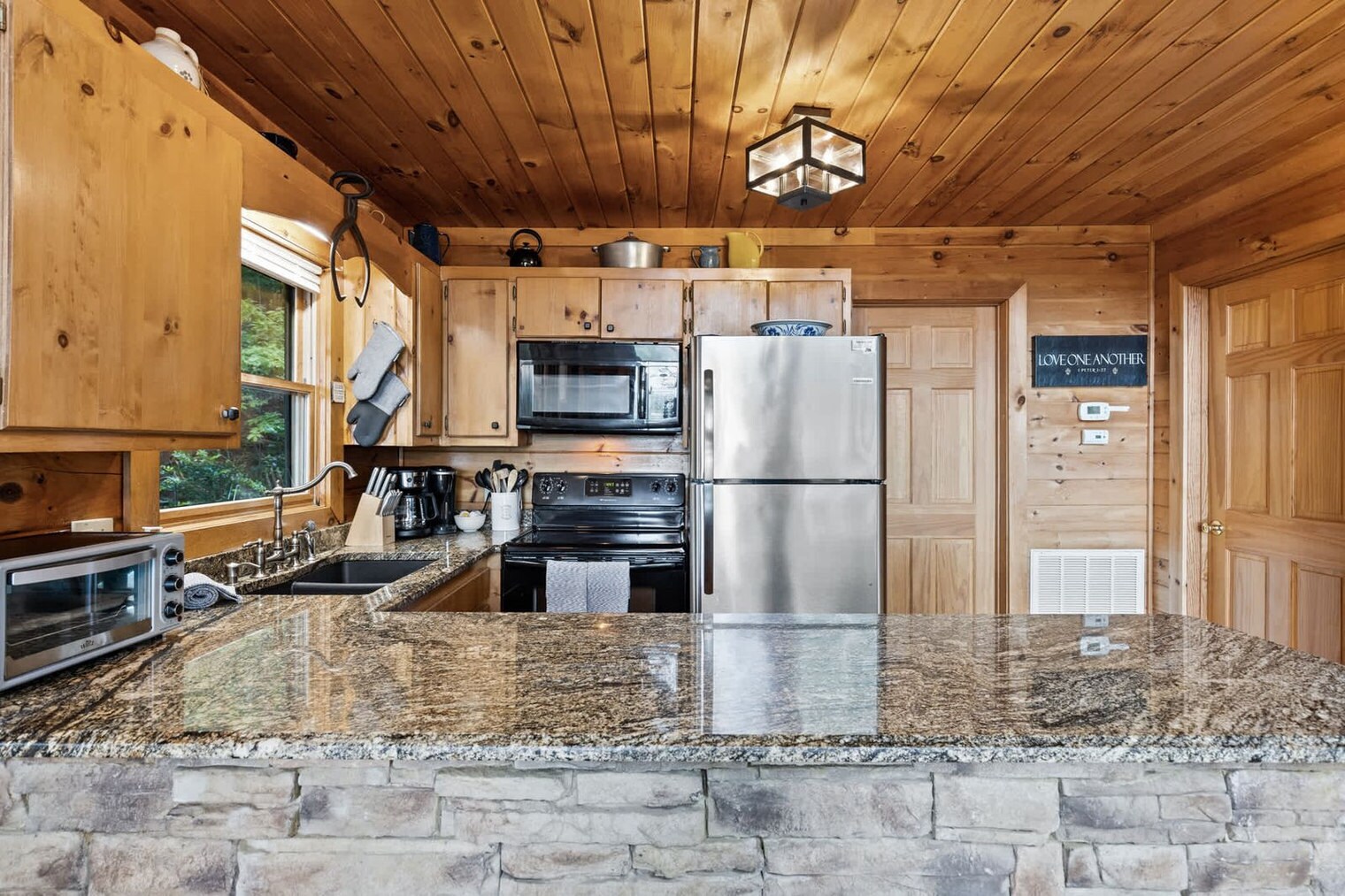 Building Photo - 120 Hummingbird Way