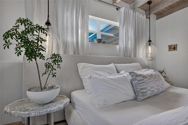 Building Photo - 3138 SW 15th St