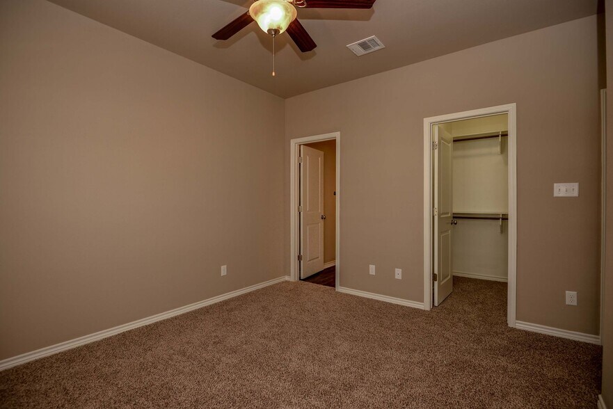 Building Photo - August 2026 Move in - 4/4.5 Townhome in The Revelry!