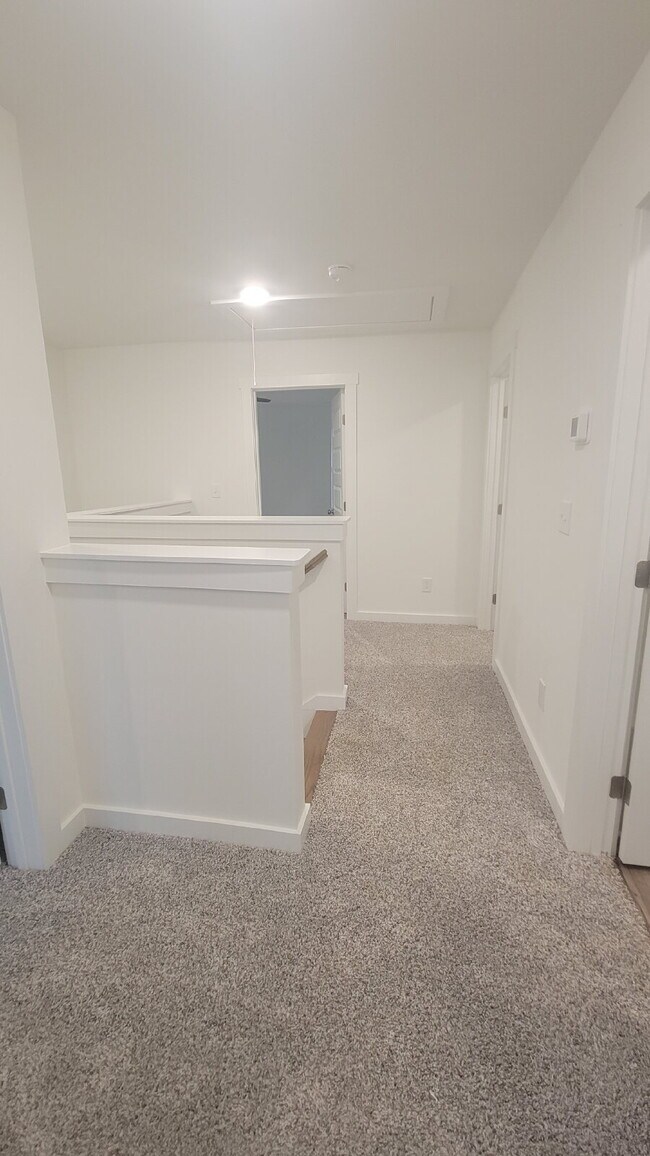 Building Photo - "Charming Newly built 3-Bed Townhouse Retreat with Granite Elegance in Prime Huntsville Location!"