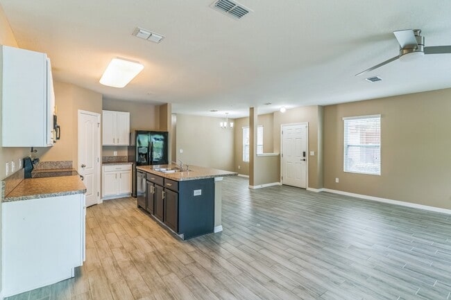 Building Photo - 3778 Seneca Club Loop