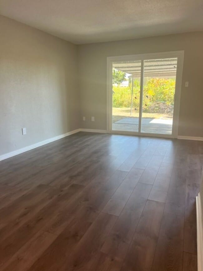 Building Photo - 1800 Fairlane--Coming Soon!