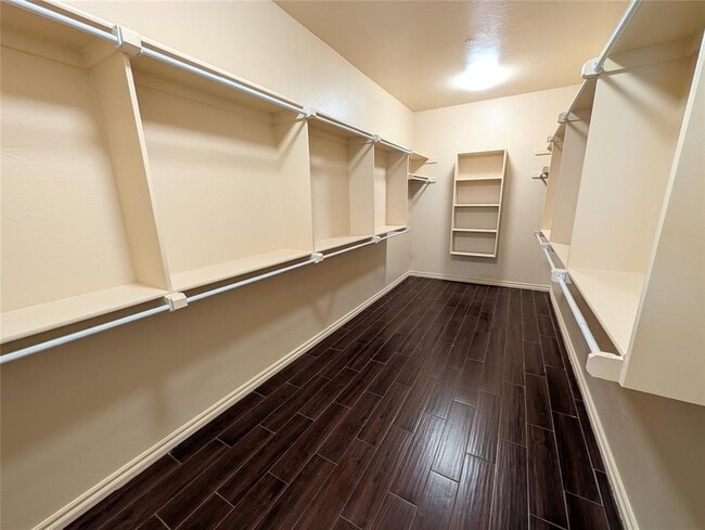 Building Photo - 17201 Cedar Dr