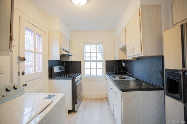 Building Photo - 76 Clayton Ave