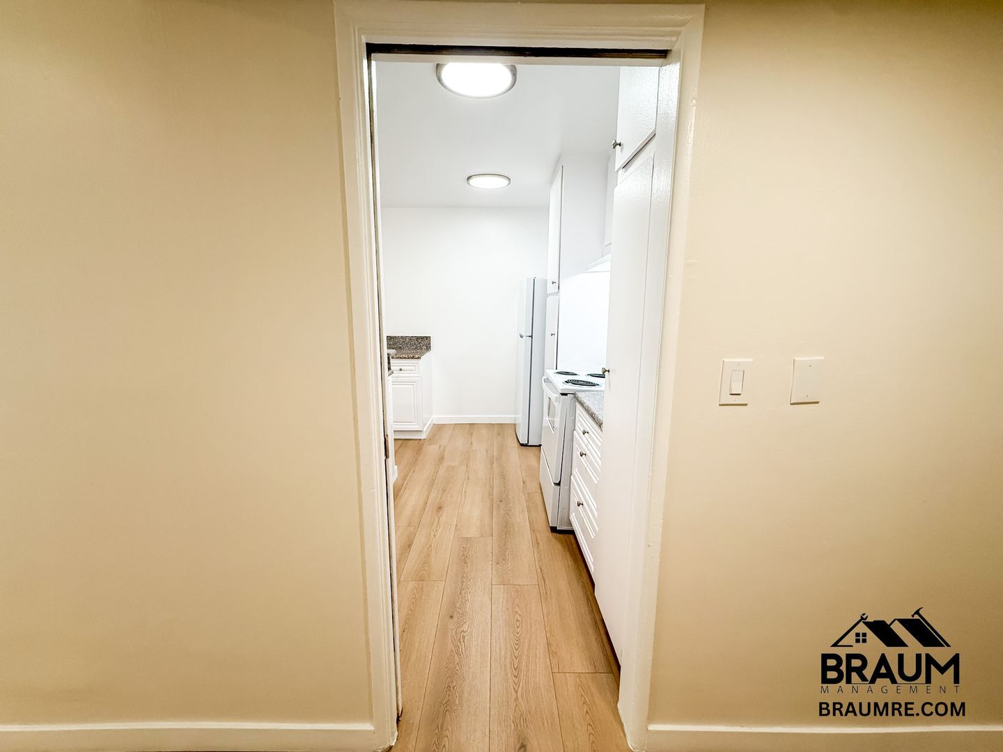 Building Photo - 5252 Hermitage Ave