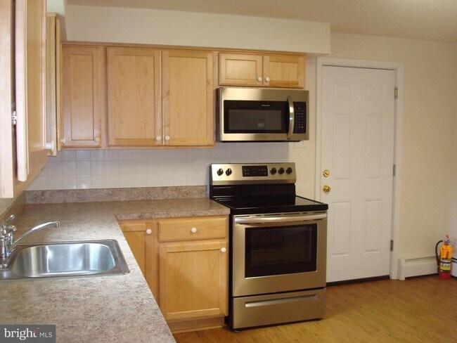 Building Photo - 1158 Horseshoe Pike