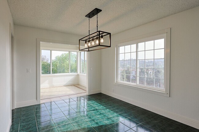 Building Photo - Spacious 4 Bed / 3 Bath Home in Desirable Nebo Hill – La Mesa (3,056 Sq Ft)