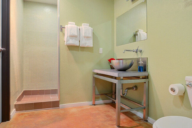 Building Photo - 1041 Constance St