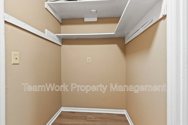 Building Photo - 260 Dorchester Manor Blvd