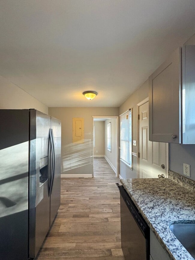 Building Photo - Charming 3 Bed 1 Bath Home Conveniently Lo...