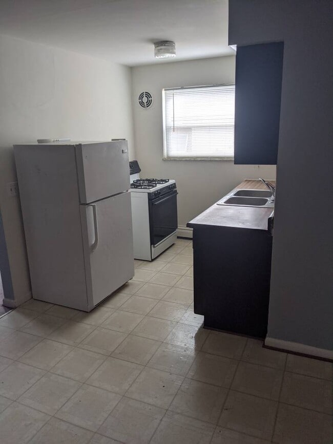 Building Photo - 1011 Winfield Ave