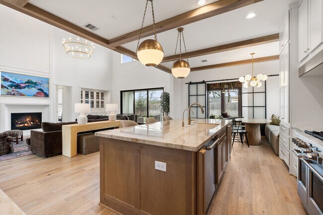 Building Photo - 6626 Saxet St