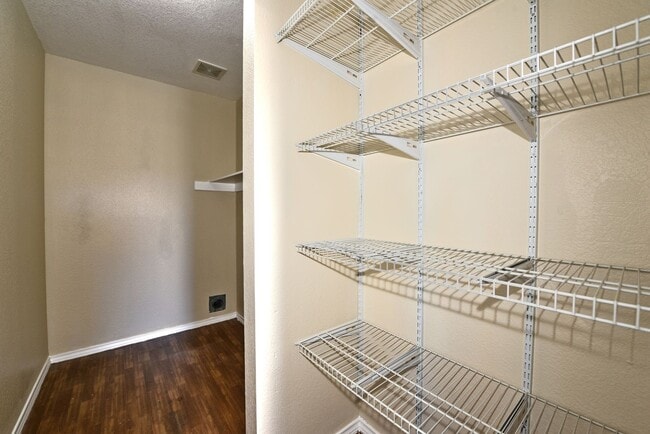 Building Photo - 4 Bedrooms!!!!! 2.5 bath and 2 attached ca...