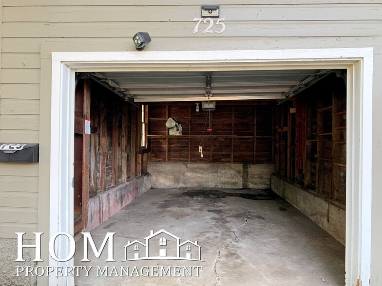 Building Photo - 725 N 6th St