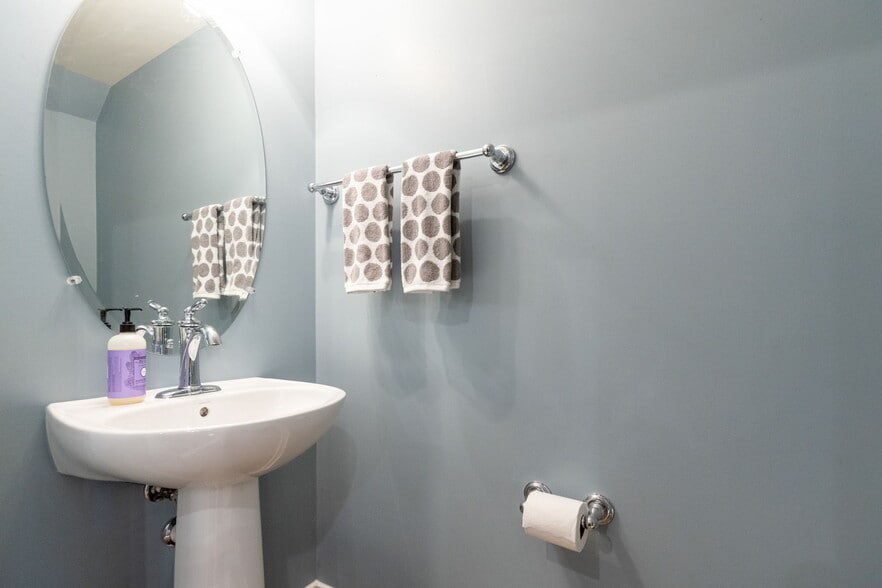 Building Photo - 20657 Sibbald Sq