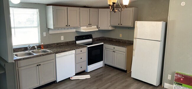 Building Photo - 11117 W Chisholm Ct