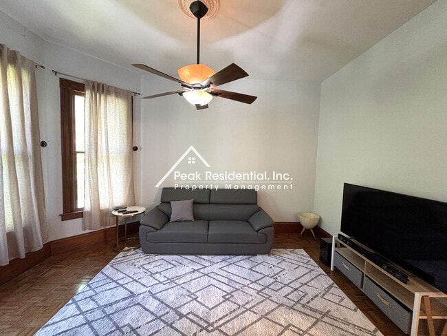 Building Photo - Furnished 1bd/1ba Midtown Duplex!