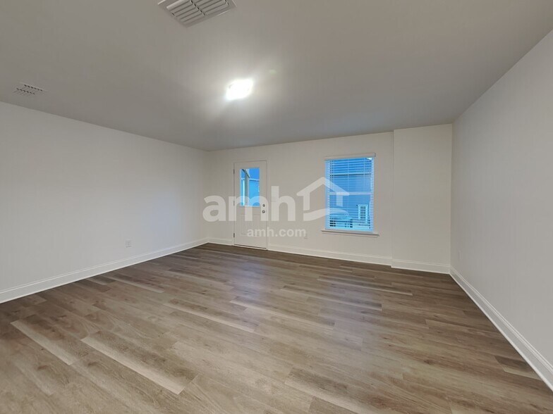 Building Photo - 1674 Soapstone Rd