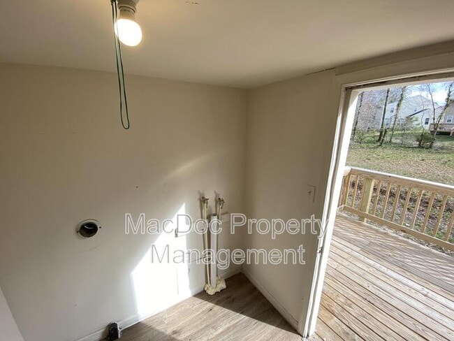 Building Photo - 6037 Rosedale Dr