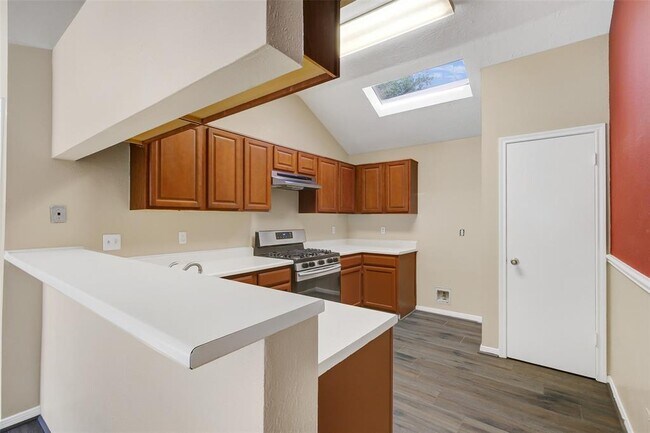 Building Photo - 16110 Springbank Dr