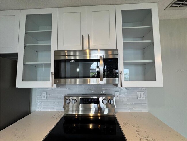 Building Photo - 2569 Grassy Point Dr