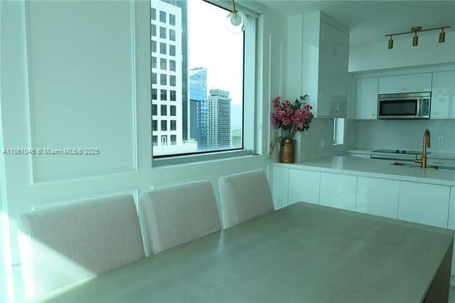Building Photo - 500 Brickell Ave
